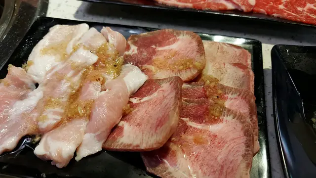 豬頸肉和牛脷