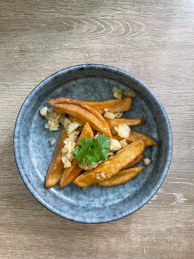 呢到炸野真係好出色  加左少少蒜頭調味  煙靭好咬  加埋少少椒鹽粉調味  正🤤