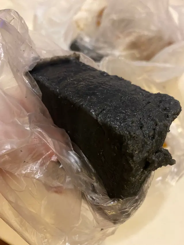太甜  冇咩芝麻味  個人覺得元朗明星茶果既芝麻卷好食d