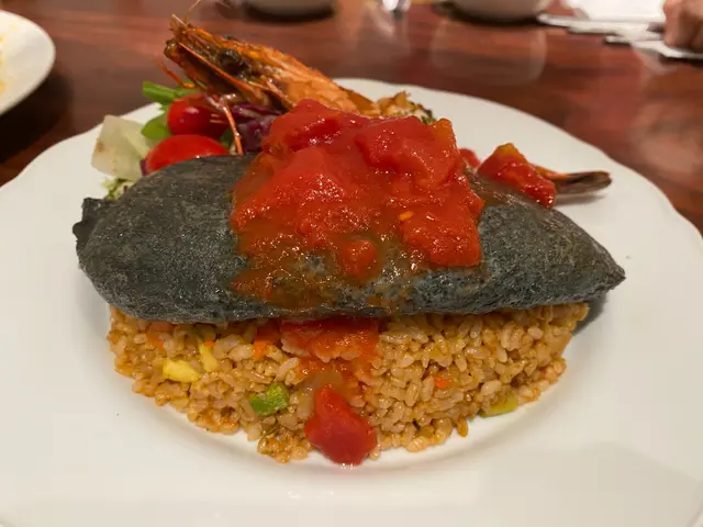 黑色海鮮蛋包飯