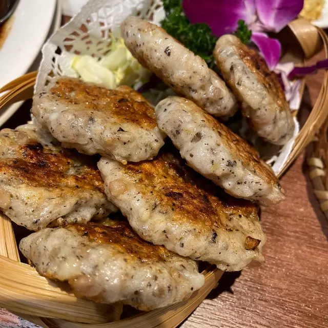 香煎黑松露手打蓮藕墨魚餅