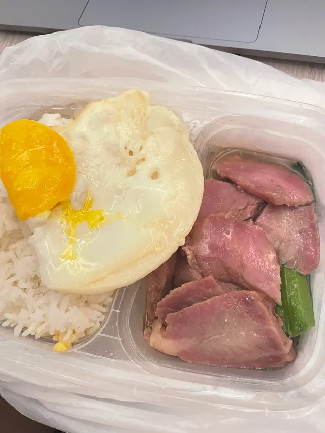 叉燒完全唔似燒過  似用水烚