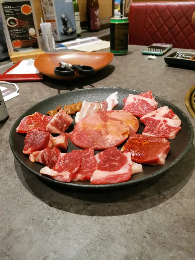 中間大圓個塊就係牛舌 好好味