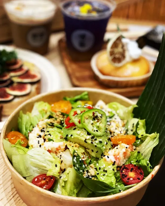 泰式香芒牛油果蝦沙律