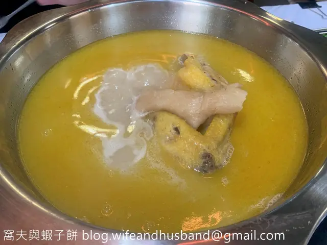 濃厚原隻雞煲花膠湯