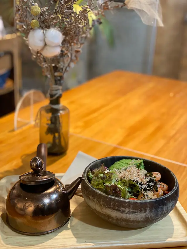 龍蝦湯配牛油果大蝦稻庭烏冬