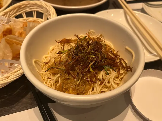 佢最近新出嘅，廣告話最少1.5兩，你見相都知，蔥多過蟹粉最少一半