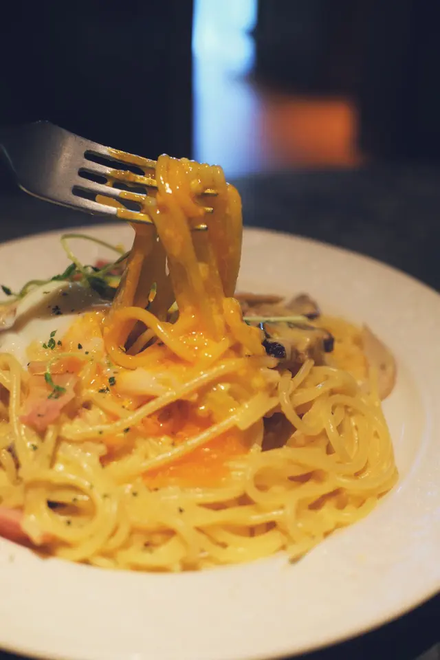 慢煮64度溫泉蛋卡邦尼意粉