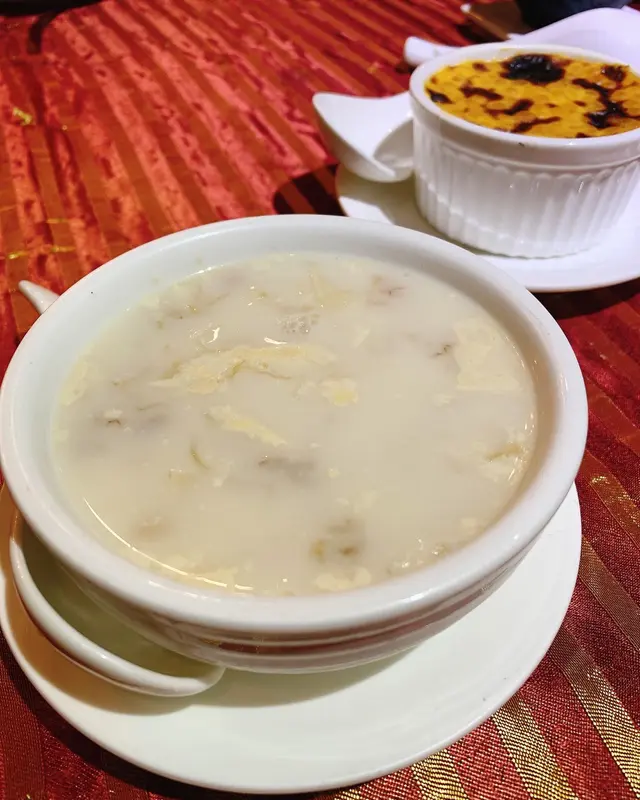 椰汁雪耳桃膠糖水