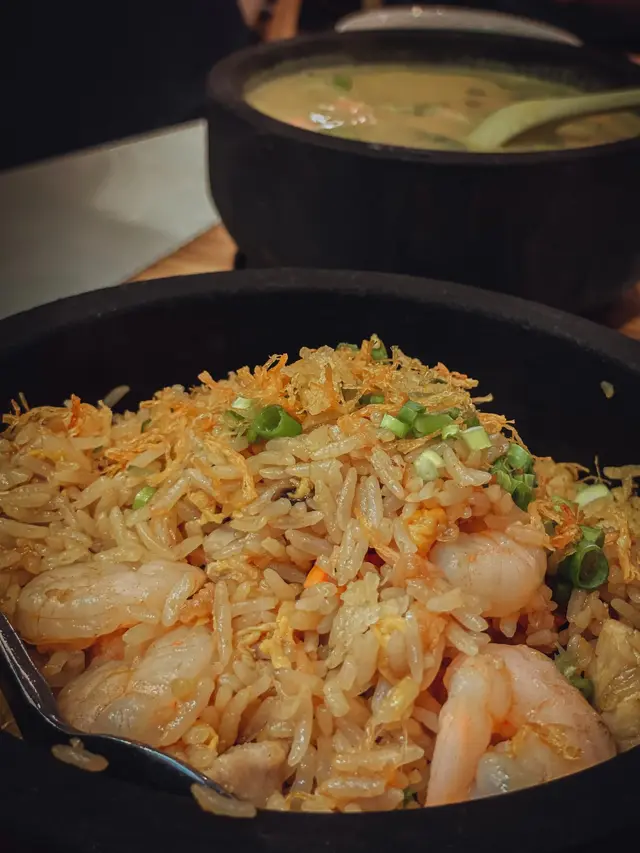洛奇石窩脆米炒飯