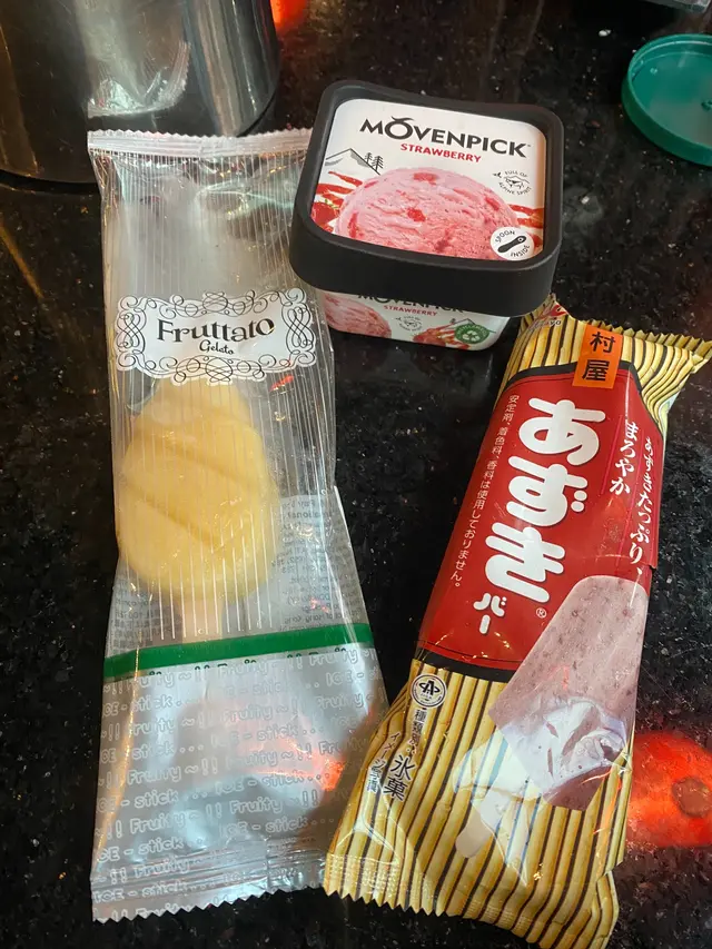 Movenpick士多啤梨雪糕，芒果益力多雪條，紅豆雪條