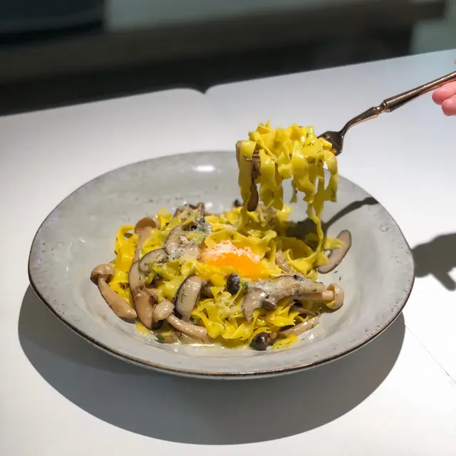 雜菌手製闊條意粉,日本蛋黃