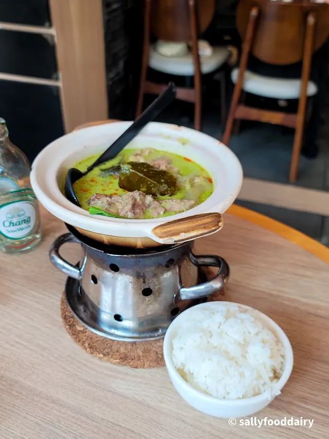 泰式青咖哩牛腩鍋配白飯