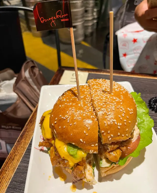 牛油果醬芝士雞柳漢堡