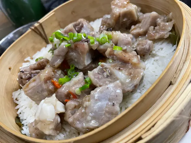 鼓汁排骨荷葉籠仔飯煲飯