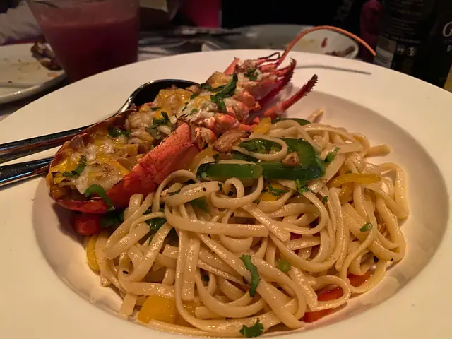 Linguni with lobster