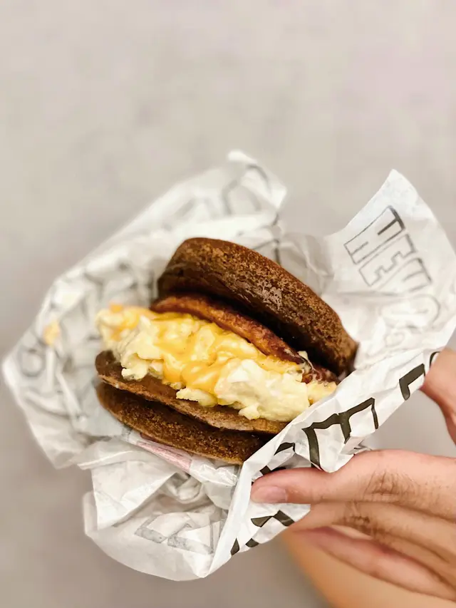 SAUSAGE & EGG PANGER