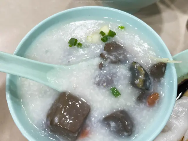 皮蛋豬紅粥