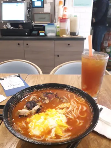 滑蛋雞扒蕃茄湯米線