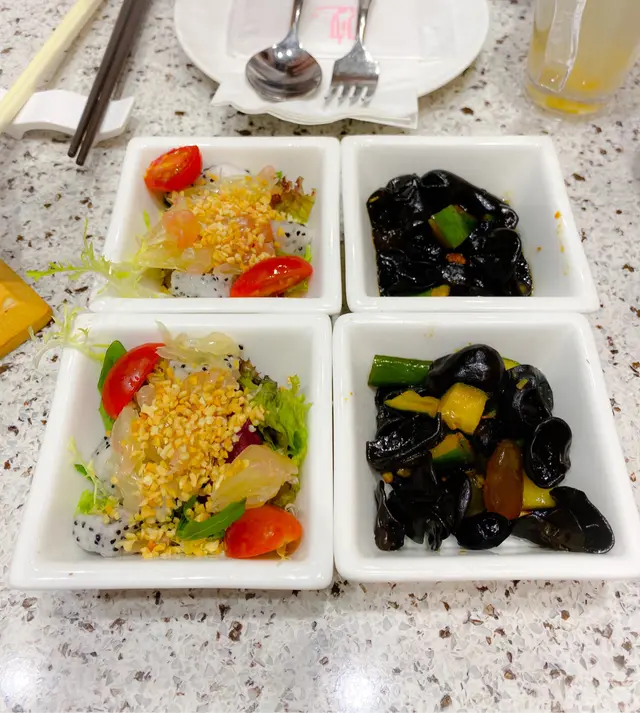 涼拌日本黑豆亞塔子黑木耳、泰式香茅金柚鮮果沙律