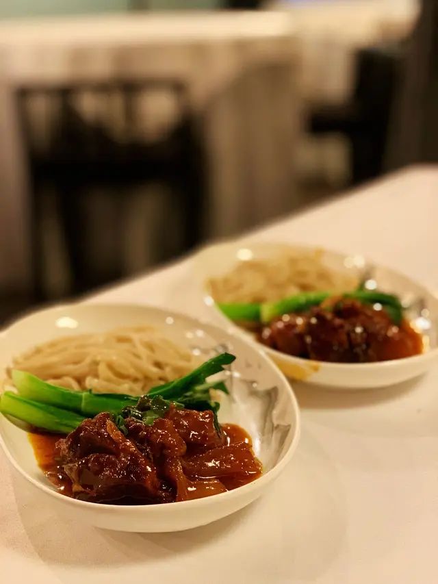 麻辣牛坑腩伴手工麵