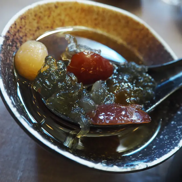 桃膠紅棗圓肉糖水