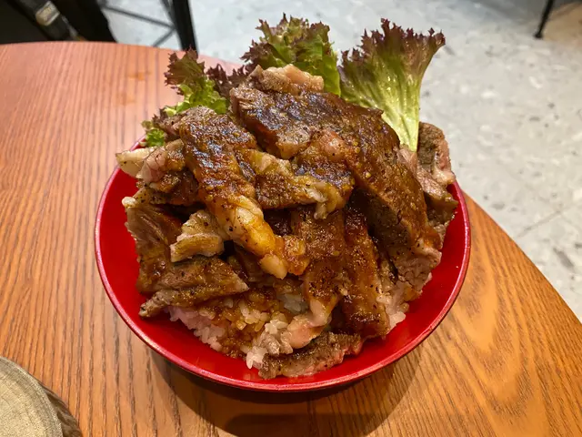 重量級燒牛排盛丼
