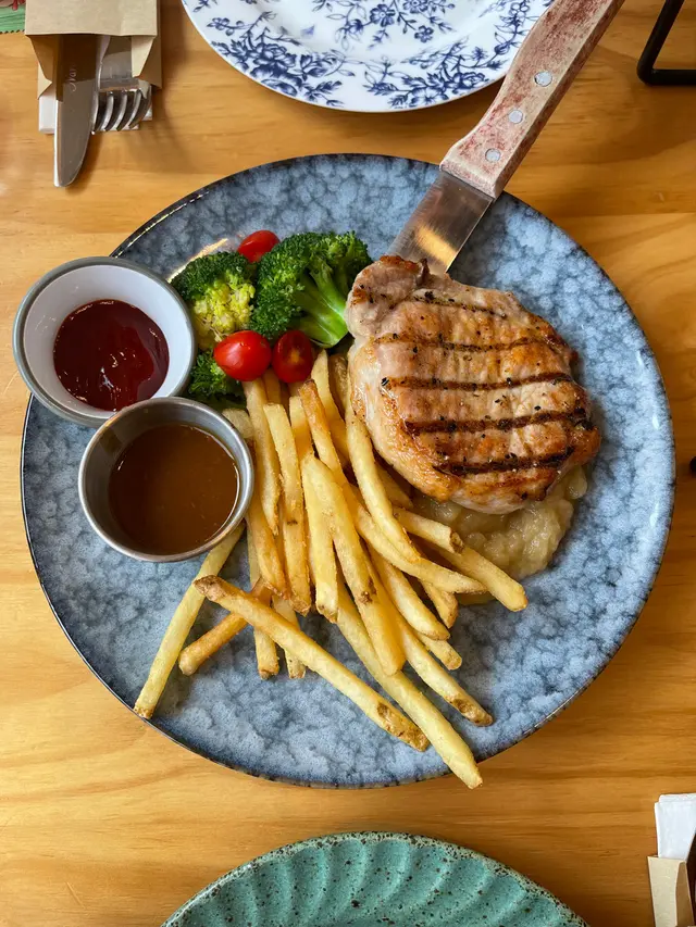 豬鞍扒配蘋果醬