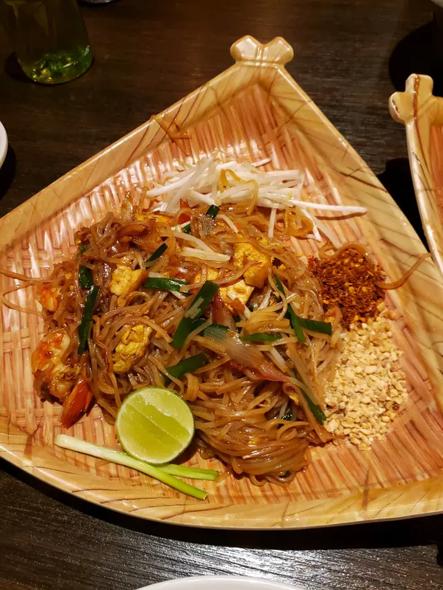 鮮蝦炒金邊粉