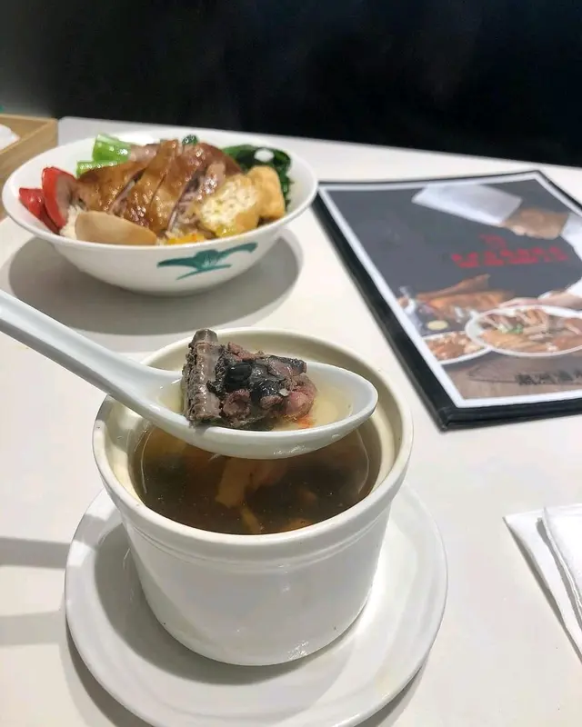 花旗參竹絲雞燉湯