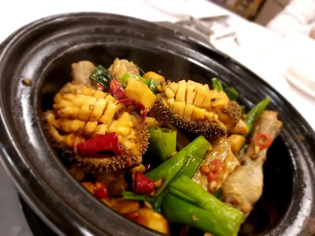 麻辣鮑魚掌翼煲