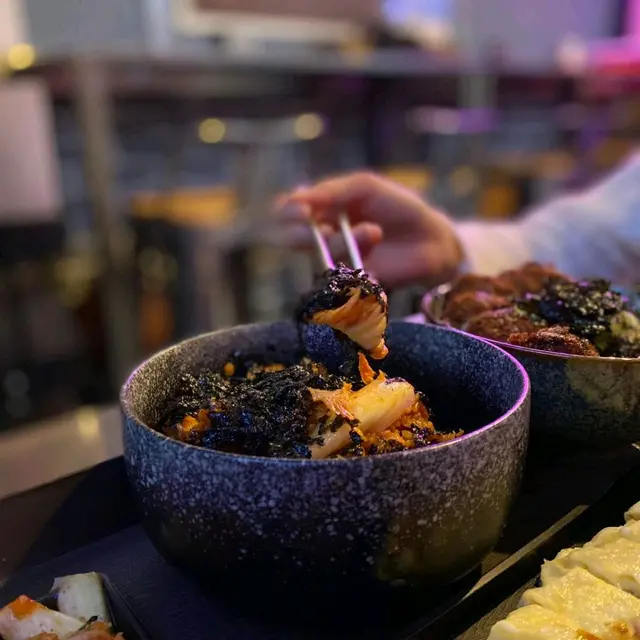 泡菜份量好多,裡面仲要紫菜,豬腩肉等等, 辣辣地幾惹味。