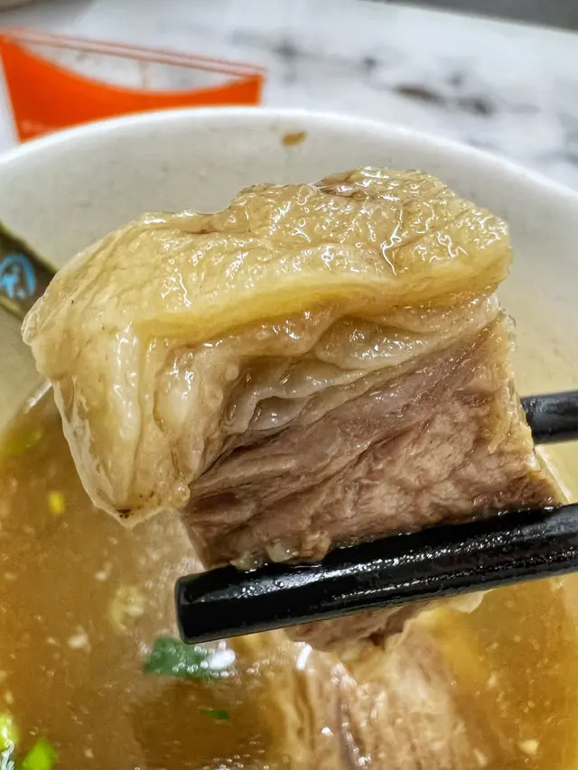 每件牛腩筋膜油脂比例平均，恰到好處