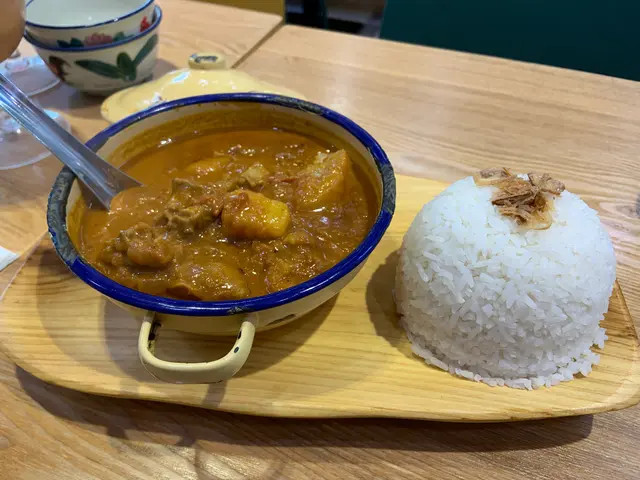 馬來咖哩牛腩配飯