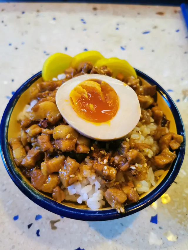 溏心蛋魯肉飯
