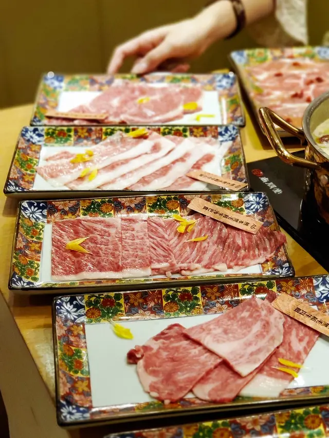 A 5 熊 本 黑 毛 和 牛 