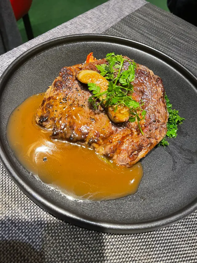 香燒美國Creekstone牛肉眼拼法國鵝肝