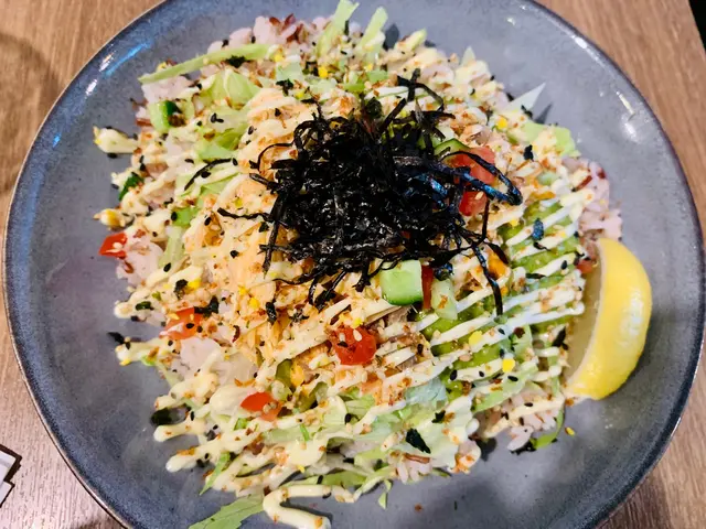 沖繩特色三文魚牛油果塔可飯