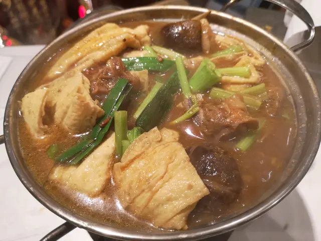 一人份量也不少羊腩,9件多,夠入味,雙冬配料多