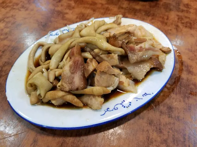 鹵水三拼: 鵝腸, 腩肉, 豬頭肉