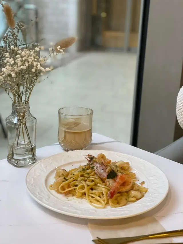 白酒巴馬臣芝士虎蝦意粉