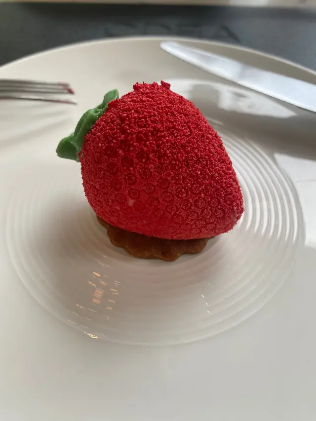 Belgium  strawberry  cream  &  sponge