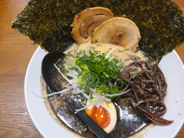 黑蒜油豚骨拉麵