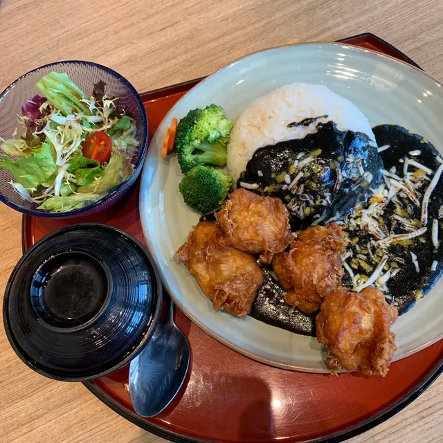 炸雞芝士黑咖喱飯