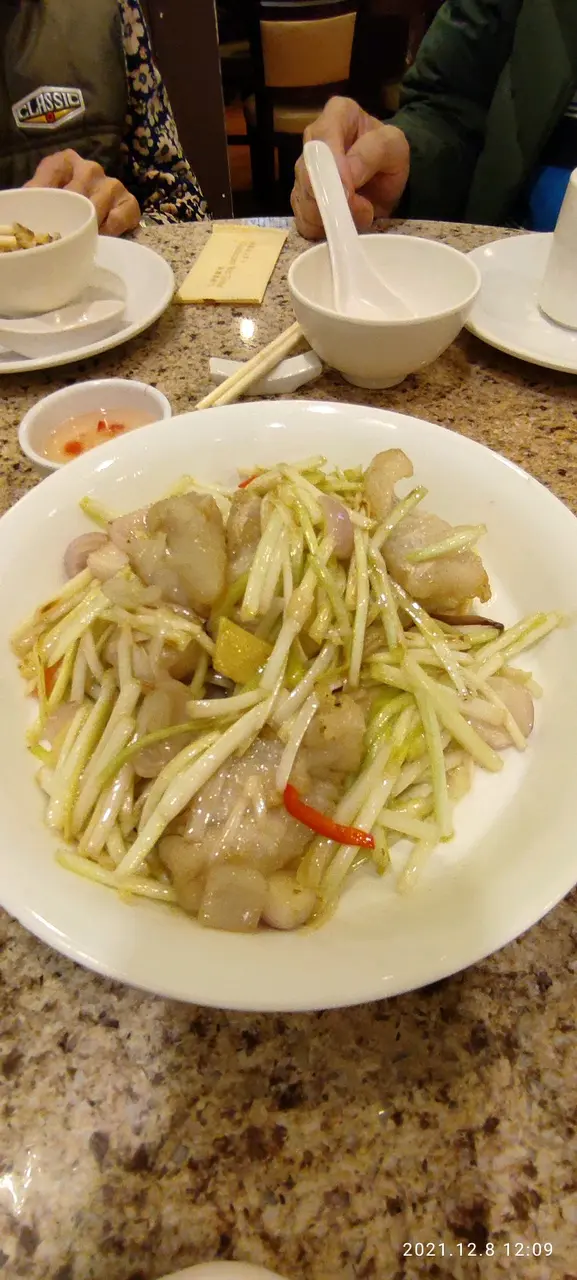 韭黃炒得幾爽,魚肉又厚