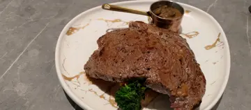 叫佢medium rare的rib-eye