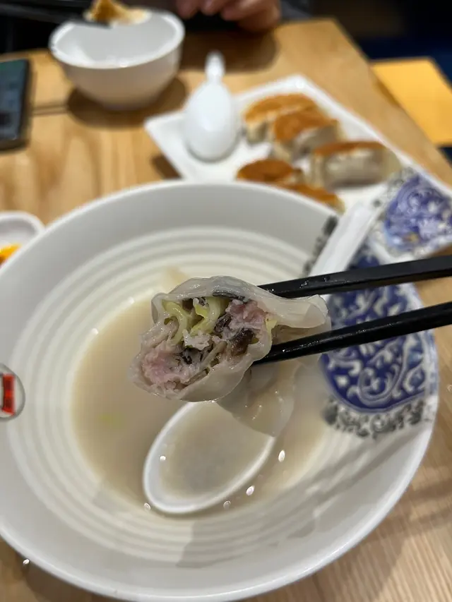 雲耳椰菜豬肉湯餃