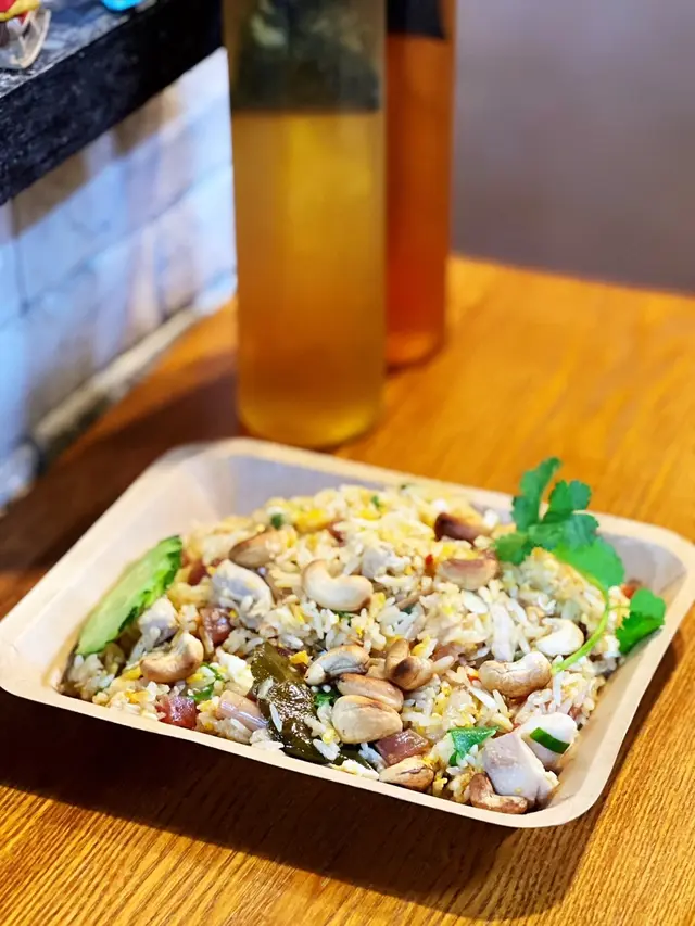 冬蔭雞肉炒香料飯