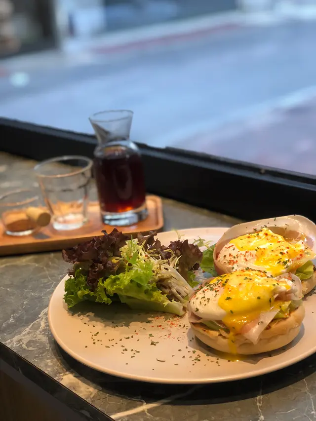 巴馬火腿班尼迪蛋+手沖咖啡