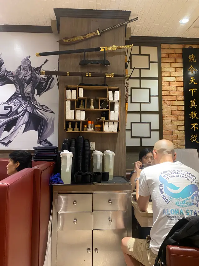 江湖小棧店如其名,入邊嘅裝修好有武俠小說嘅感覺,好似客棧